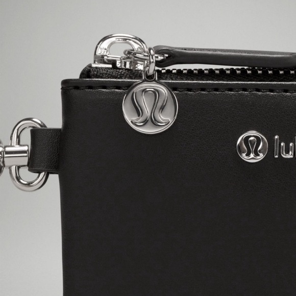 NWT lululemon Black Dual Pouch Wristlet *Cactus “Leather” - Picture 3 of 9